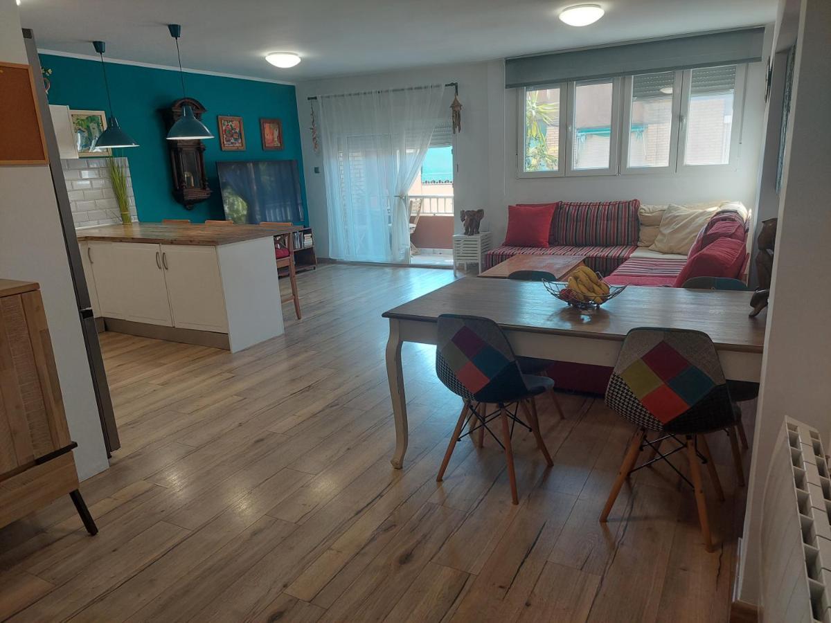 Family Apartment Andrea Alaquas Luaran gambar